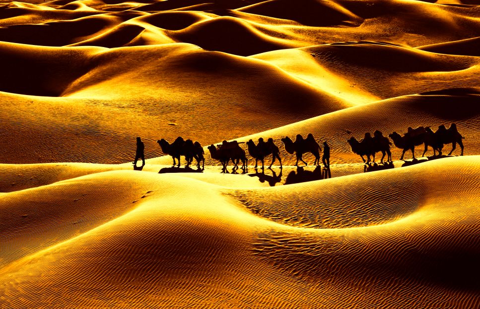 一览大漠风光的雄浑壮美我想带你去巴丹吉林沙漠感受中国最深的人造