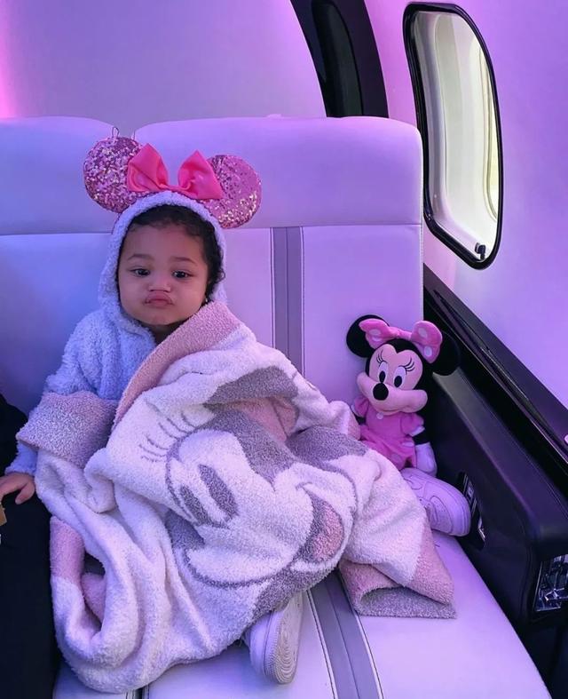 做travis scott和kylie的女儿是什么体验?stormi:谢邀,很爽