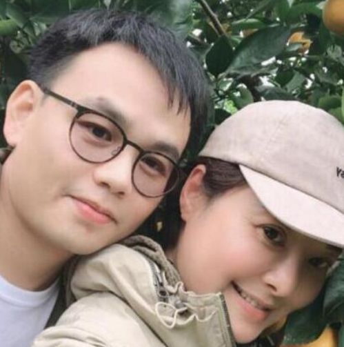 袁立小11岁老公近照36岁似小鲜肉二人结婚一年幸福恩爱