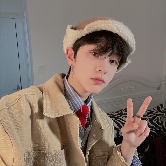 原创这么帅居然是个女孩子嘉行艺人刘梦火上热搜穿搭比男生还酷