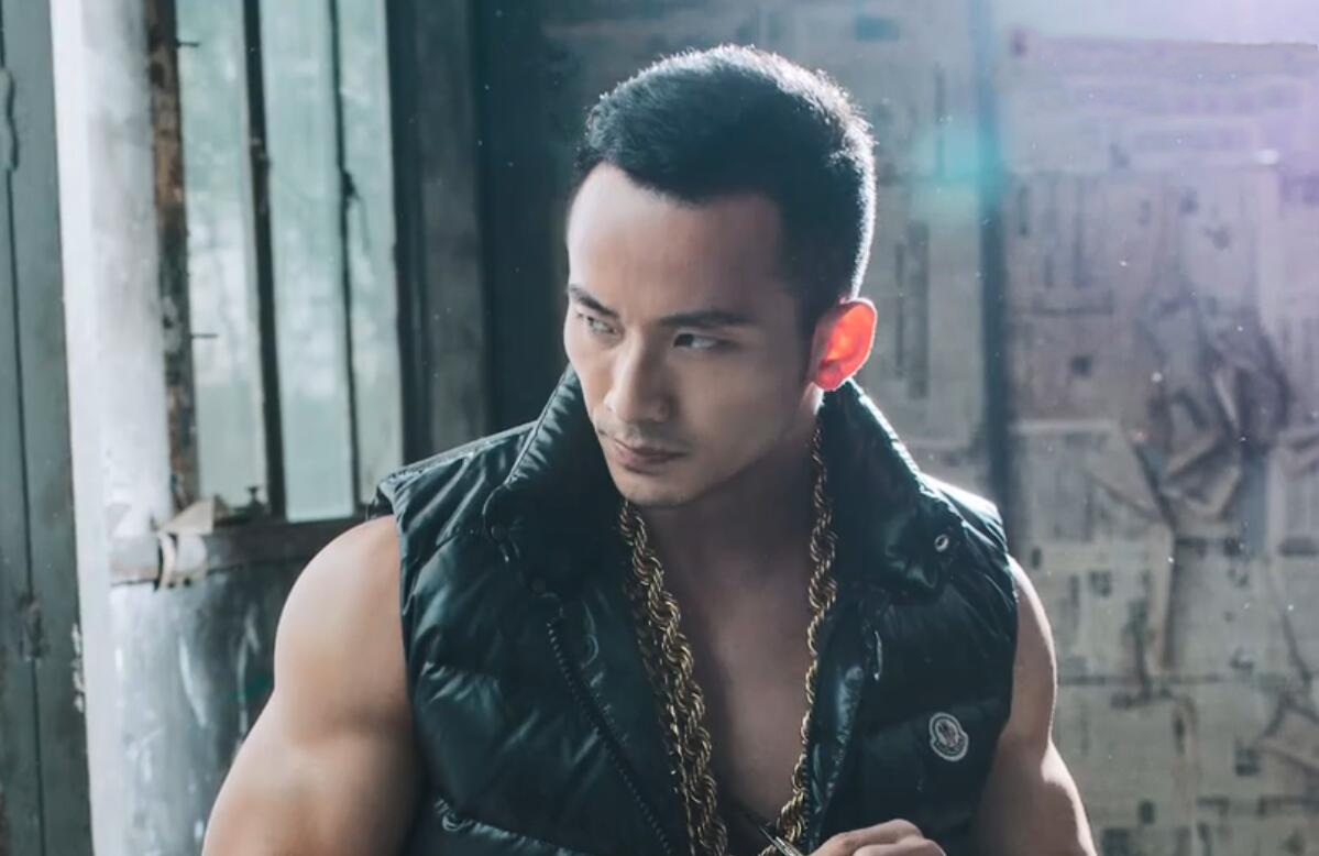 当红歌手因不服兵役加入美国,被祖国永久性封杀,终身不得回国!_刘承俊