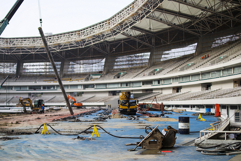 上海体育场进行改造