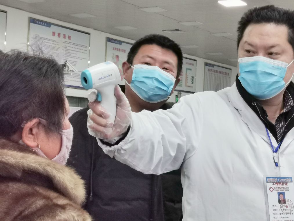 按下红手印张举峰用行动在疫情防控战疫中践行诺言连续奋战46天