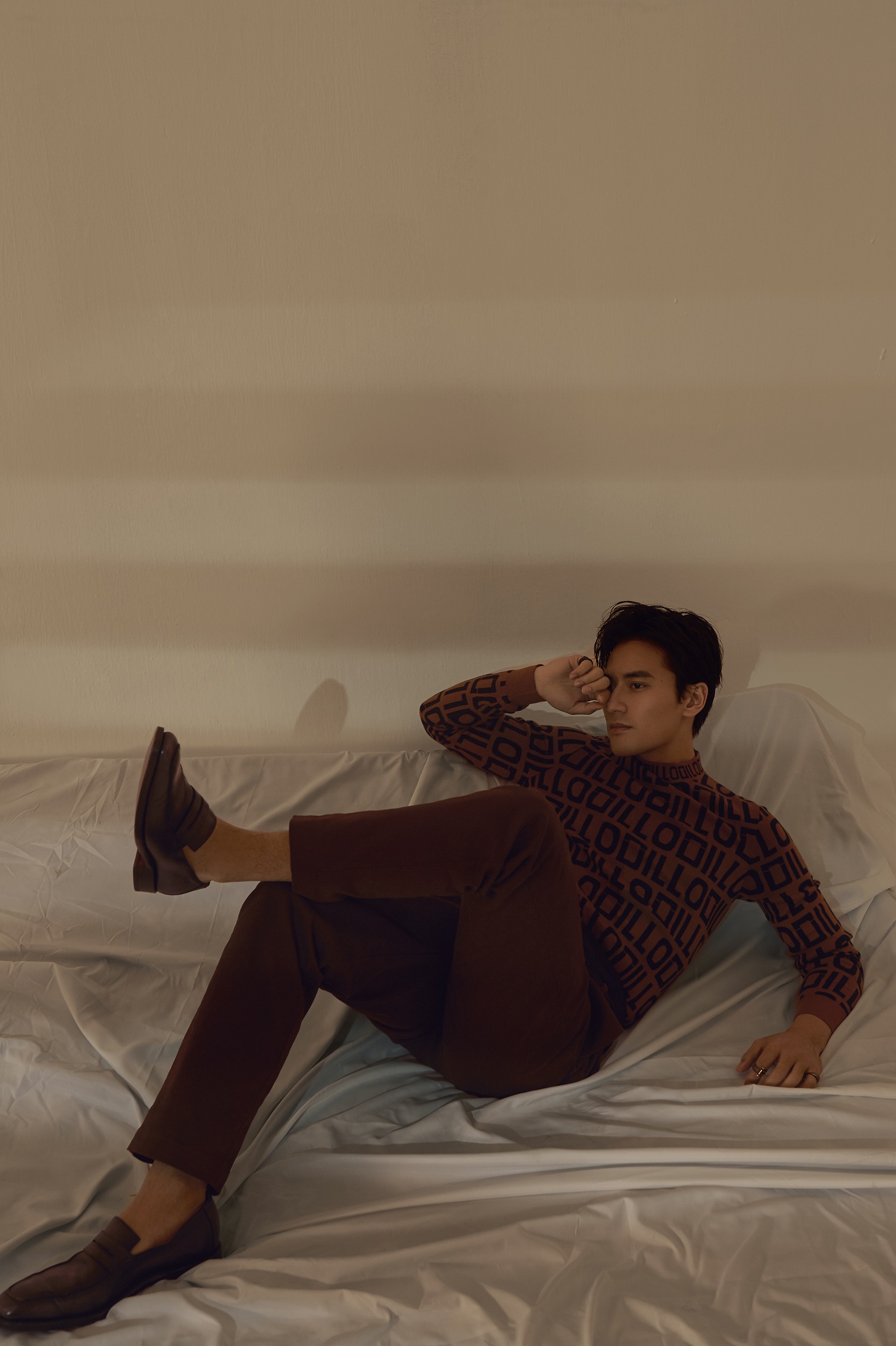 郑凯早春写真释出 型酷慵懒演绎轻熟男魅力