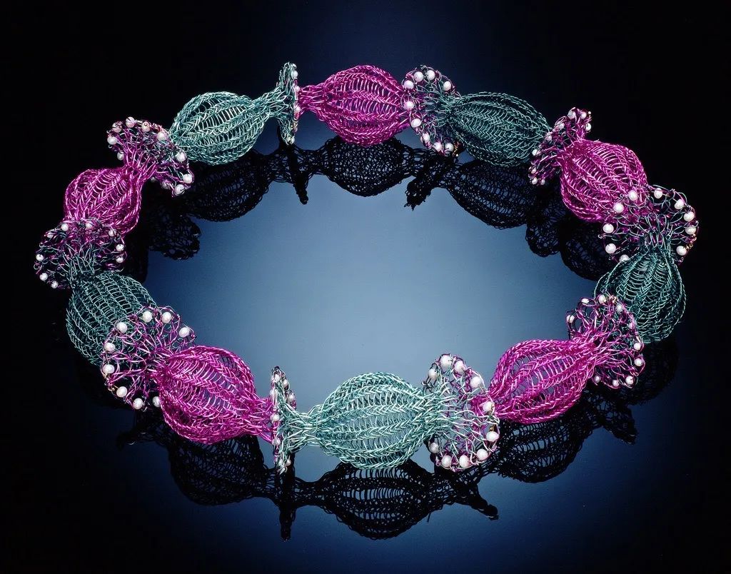 金属也可以有服装般柔软质感传统工艺突破首饰概念