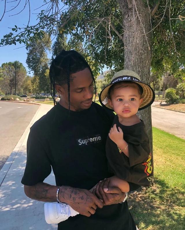 做travisscott和kylie的女儿是什么体验stormi谢邀很爽