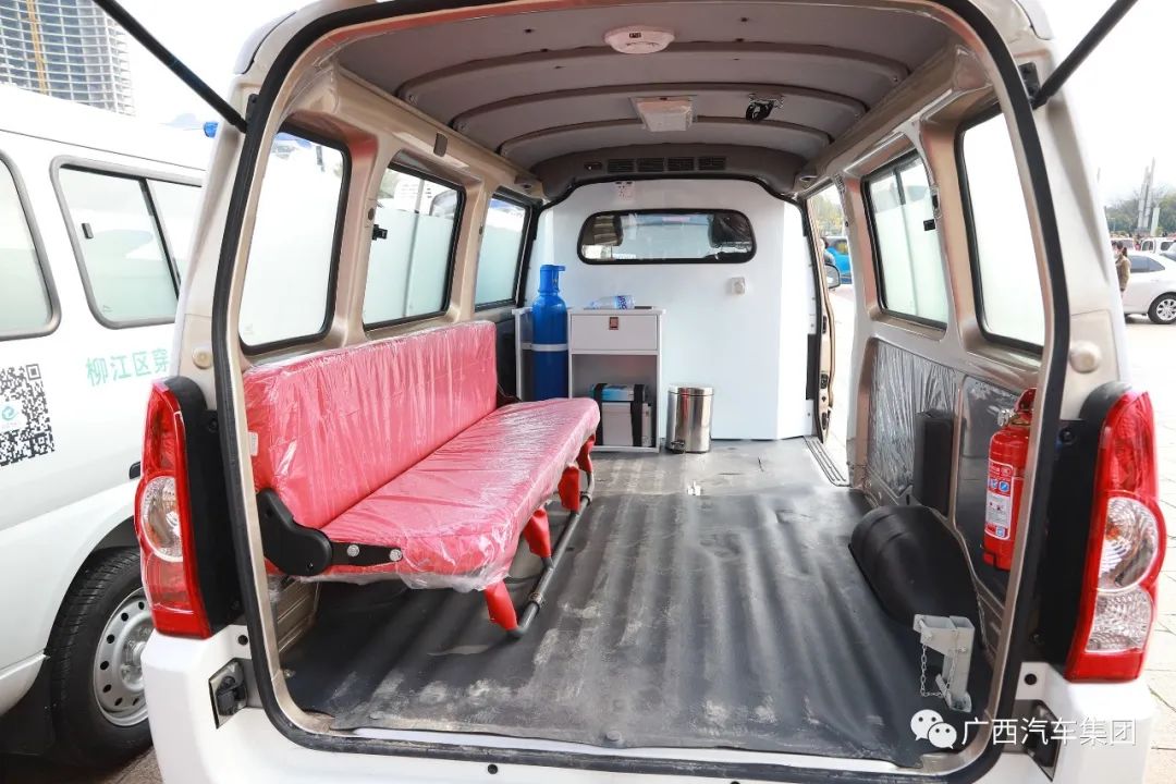 46辆五菱救护车交付使用助力打通医疗服务最后一公里