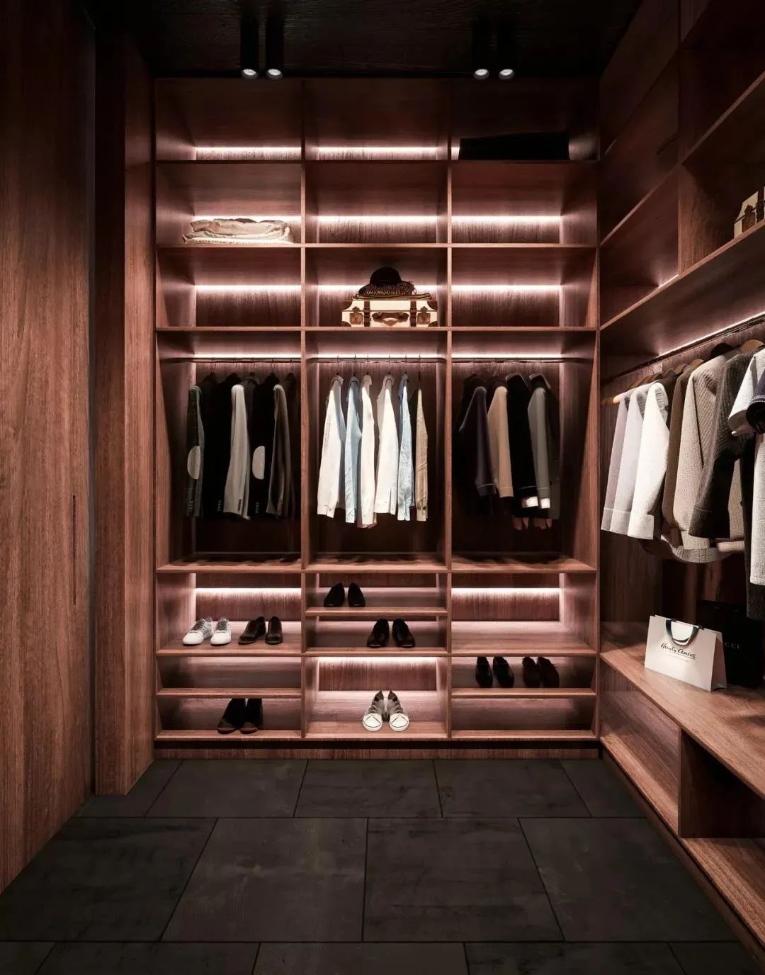 看了这些男士款的衣橱,是不是瞬间觉得男人的衣橱也非常重要呢?