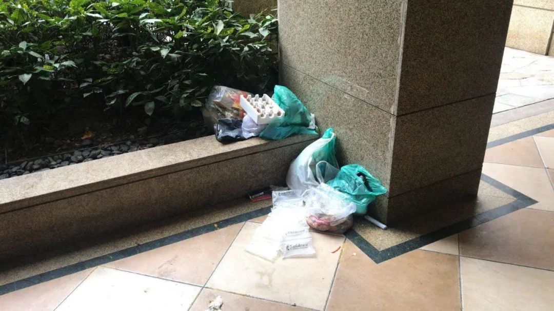 关于乱丢弃生活垃圾的温馨提示