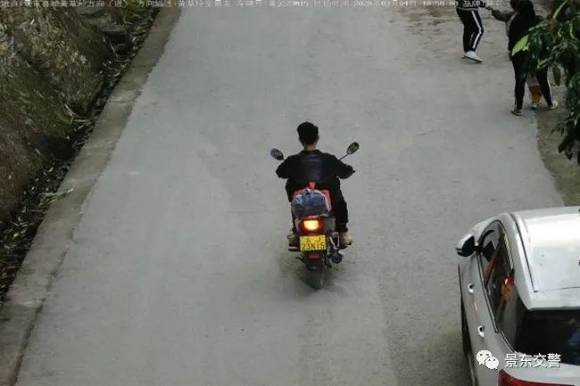 景东农村公路摩托车不戴头盔抓拍曝光!