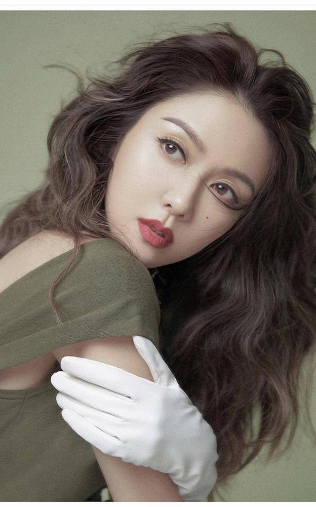 曾自曝思维像男人望先立业后成家薛凯琪晒自拍照劲童颜宛如少女