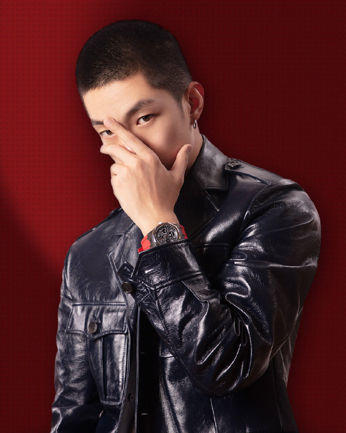 屈楚萧最新视频曝光声音迷人眼神中你看到了什么