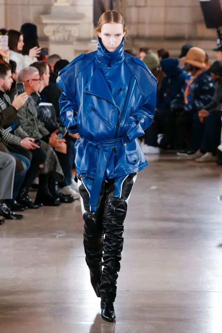 英国"异装癖之父"爱到不行的乳胶,"亦正亦邪"的胶类恋物主义情结,骚动