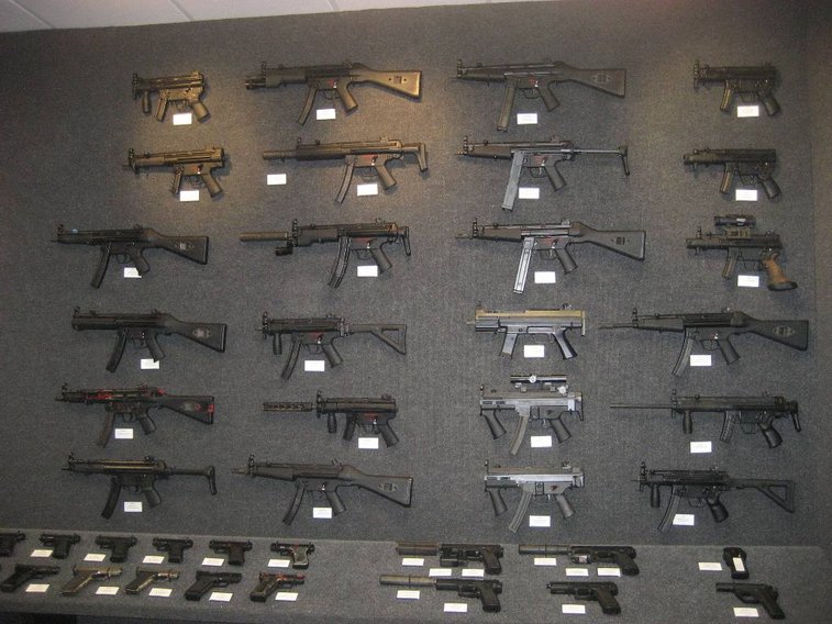 原创德国人在80年代就打算淘汰mp5ump的原型冲锋枪hksmg