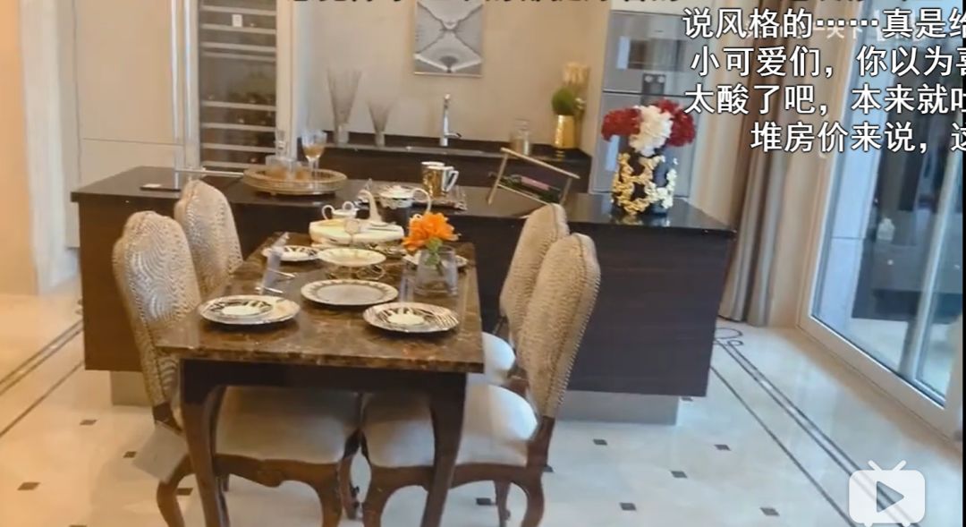 听说李佳琦在上海买了一套1.3亿的豪宅.