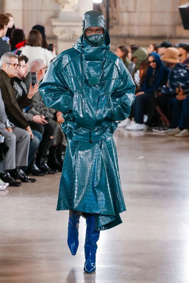 英国"异装癖之父"爱到不行的乳胶,"亦正亦邪"的胶类恋物主义情结,骚动