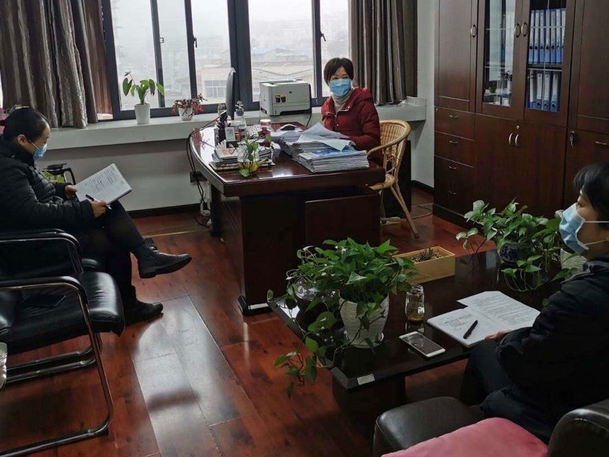 自贡市财政局副局长,局新冠肺炎防控领导小组副组长,办公室主任陈洁