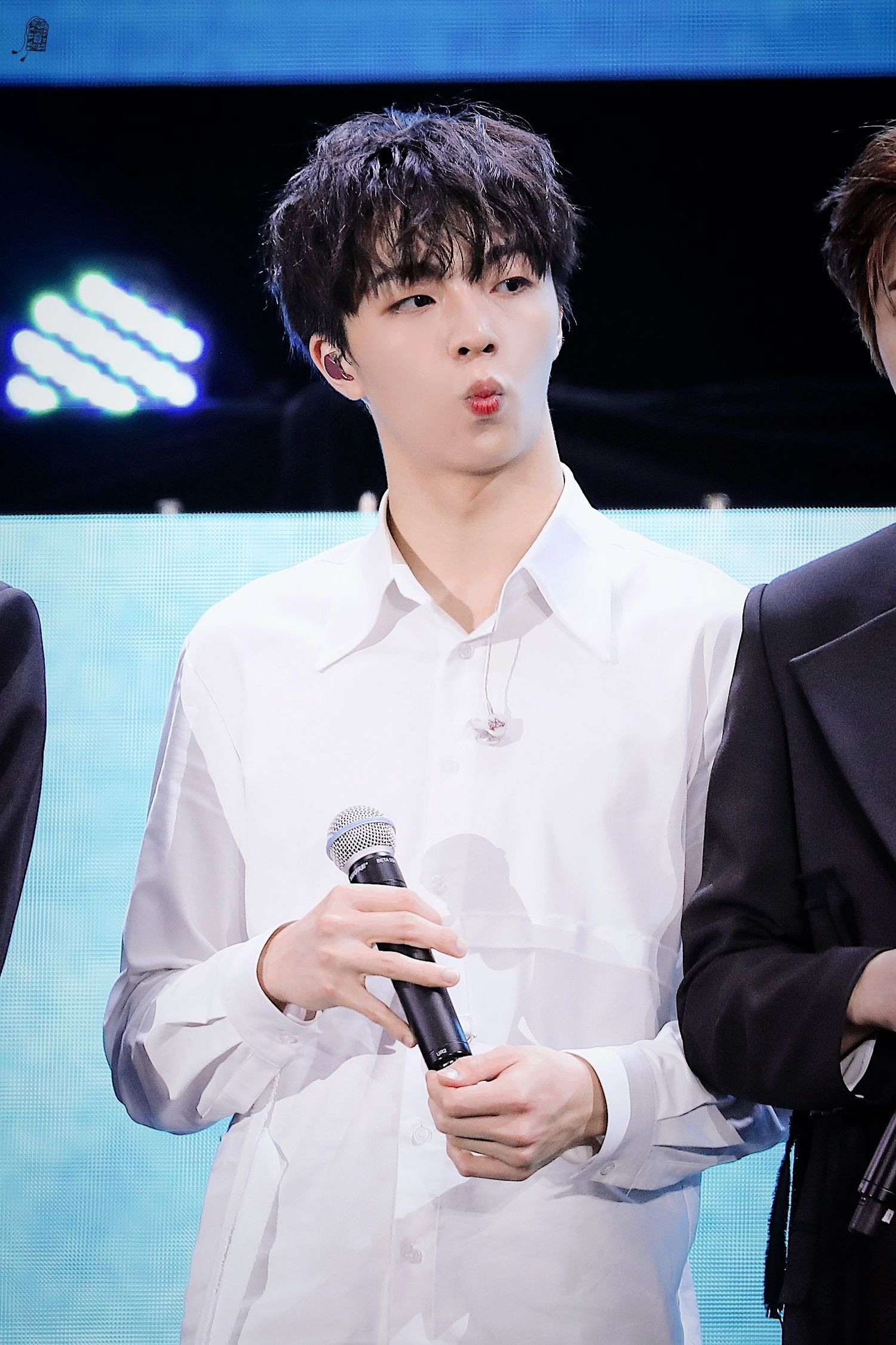 男孩子噘嘴就是要亲亲卷毛农农有谁会不可