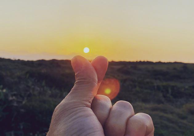 原创恩爱依旧吴奇隆为刘诗诗庆生踩点最后一分钟晒手指比心照
