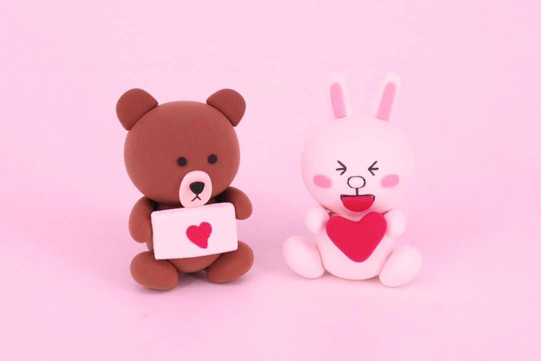 巧乐卡是由最多不超过四种颜色的超轻粘土创意造型,代表全新的生活