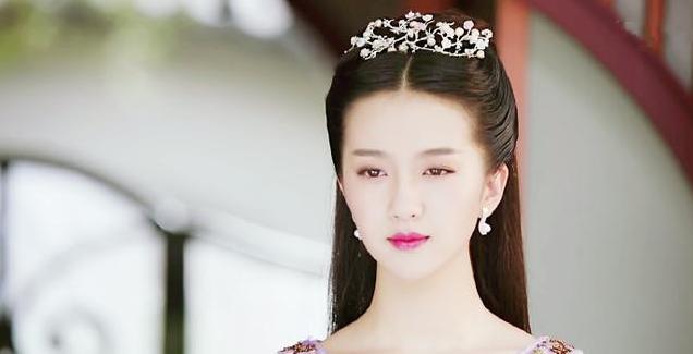 其实,莫雨的扮演者是90后妹子许龄月据说这个菇凉以前只是个服务生