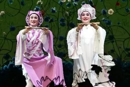 越剧曲调的分类第一类是[四工腔](也称[四工调]).