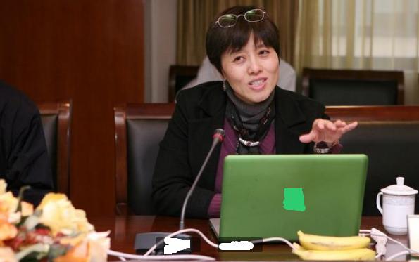 饶毅妻子本科就读211,博士毕业于斯坦福大学,如今成就不输丈_吴瑛