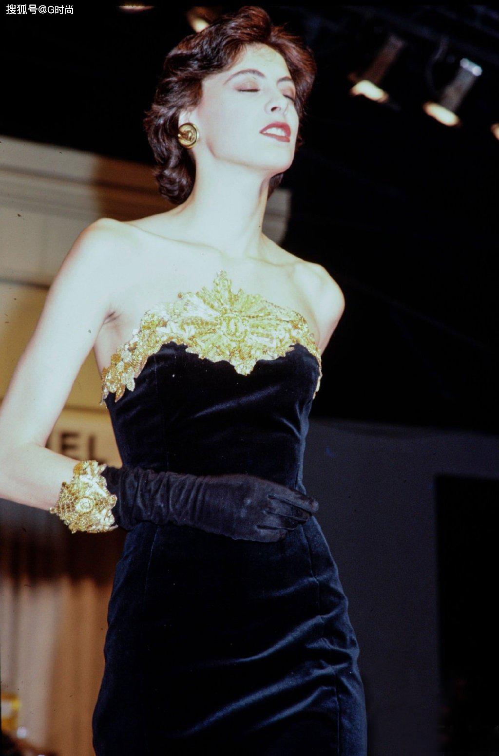 80年代最出名的法国模特 拍摄于当时的chanel秀场