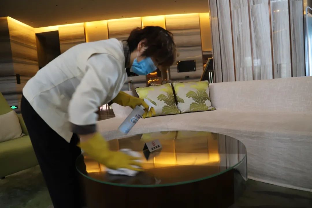 舒心的旅居环境公共区域每日多次环境消毒酒店公共区域清洁消毒02