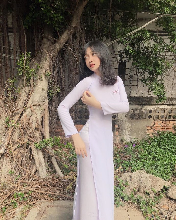 16岁的姑娘!你笑的很牵强,却还说安然无恙