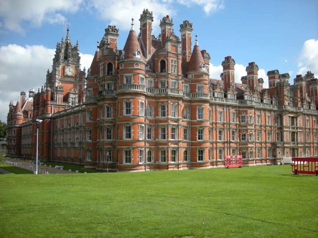世界名校录英国美女最多的大学皇家霍洛威学院