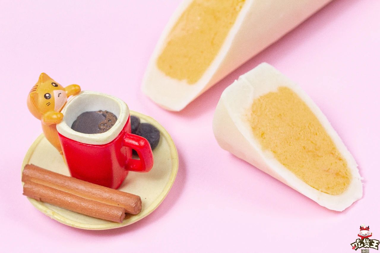 德氏又火了!独一份【蛋黄肉松冰淇淋】,味道太惊艳!_黄小松