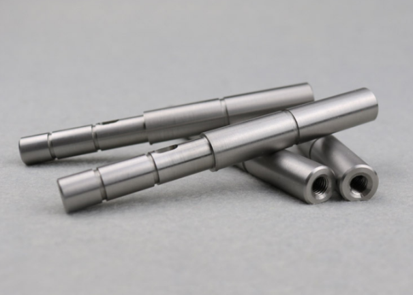 对于轴类零件,特别是阶梯轴外径测量,传统的仪器如卡尺需要多次测量