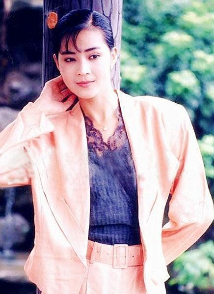 与张晨光搭档戏说剧《杨乃武与小白菜》,饰演毕秀姑.