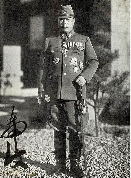 日军最胖的司令官,两个单词羞辱西方人,绞架前不肯忏悔_日本