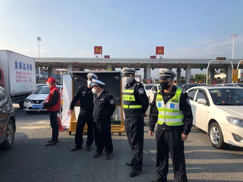 28天日夜奋战,带领中队100多名民警,协警守护福建高速第一大出口翔安
