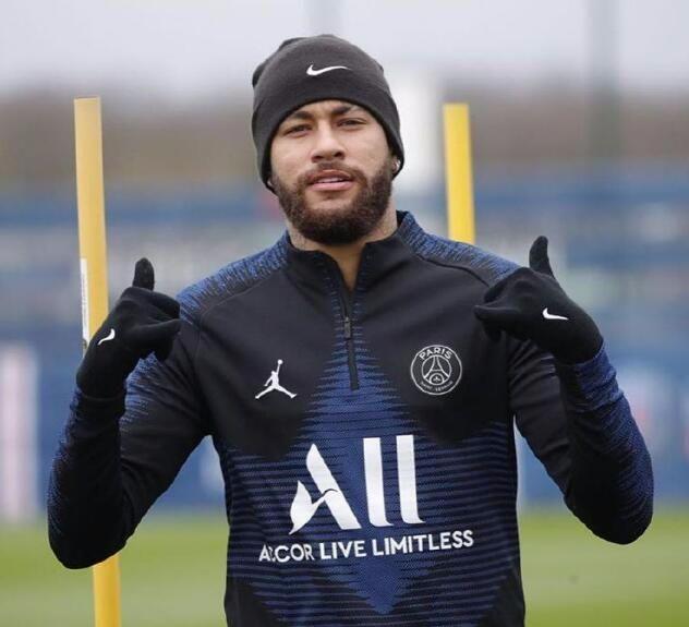 6亿巨星崛起!模仿对方19岁天才庆祝动作,一举动太暖心_内马尔