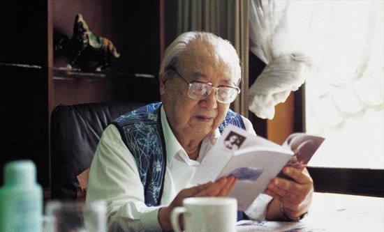 同他一生最重要的两位女人一起在天上幸福地生活着,和王同惠谈诗论经