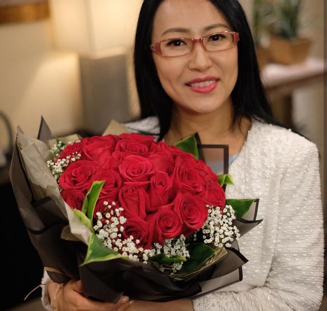 tvb"六美饭团"为姐妹预祝45岁生日 嫁"浪子"丈夫婚后美满_沈可欣