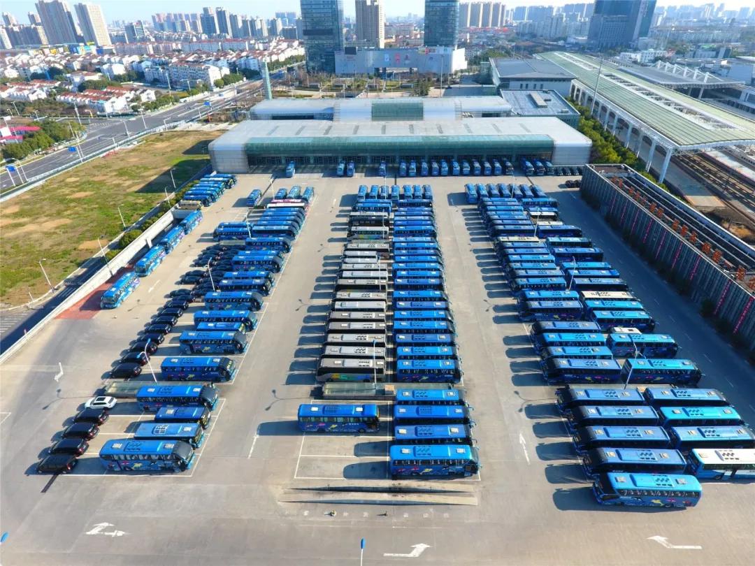 胡琪,马敏杰夫妇从盐城建湖坐大巴出发,用时4个小时,到达了常州汽车