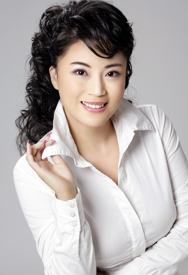 近日,女高音歌唱家,国家一级演员吴春燕继演唱国语版《爱的桥梁》之后