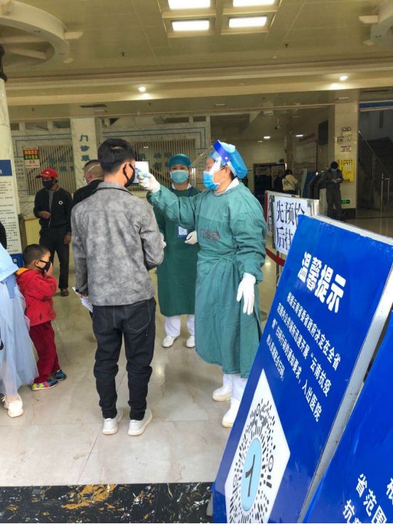 王红 泸西县人民医院门诊科疫情发生以来,一直坚守在疫情防控第一线.