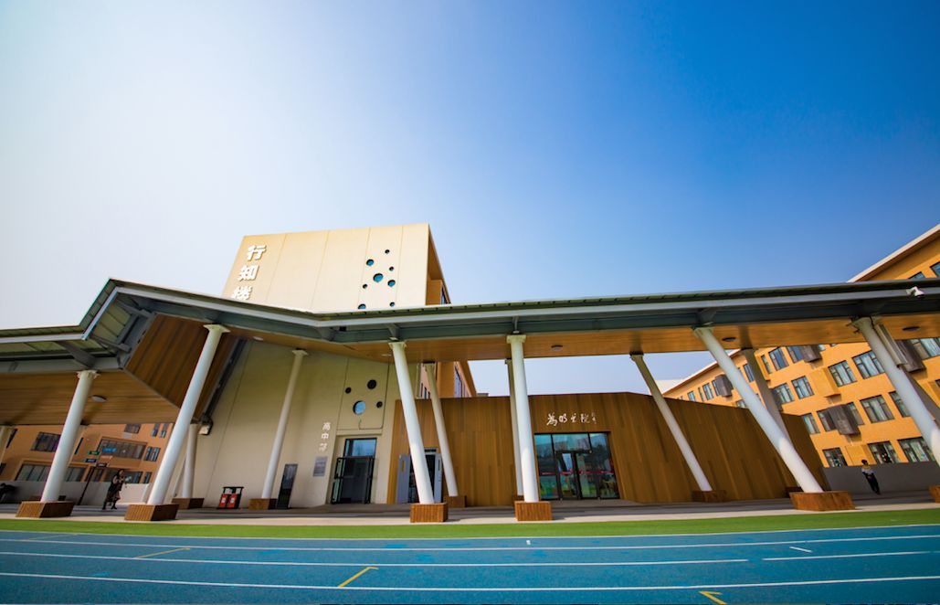 足不出户逛校园vr实景看硬件青岛为明学校国际部本周六邀你一起云探校