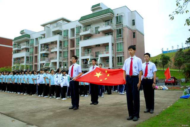 纪中人的校服情结当年我们都和那套校服并肩作战过