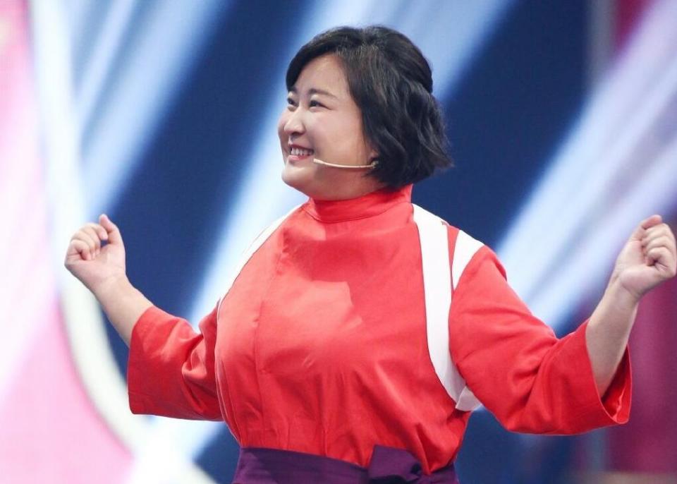 合作的歌舞《千与千寻》,还有关晓彤和郑爽合作的歌舞《冰雪奇缘》,当