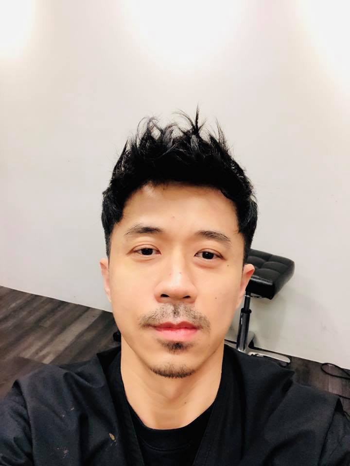 49岁光良近照蓄起胡渣变大叔 剪清爽短发帅气有型