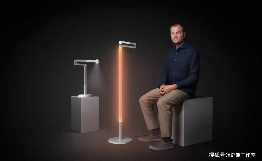 首先呢,它有两种形态,一种是卖4500的台灯,一种是卖6000的落地灯.