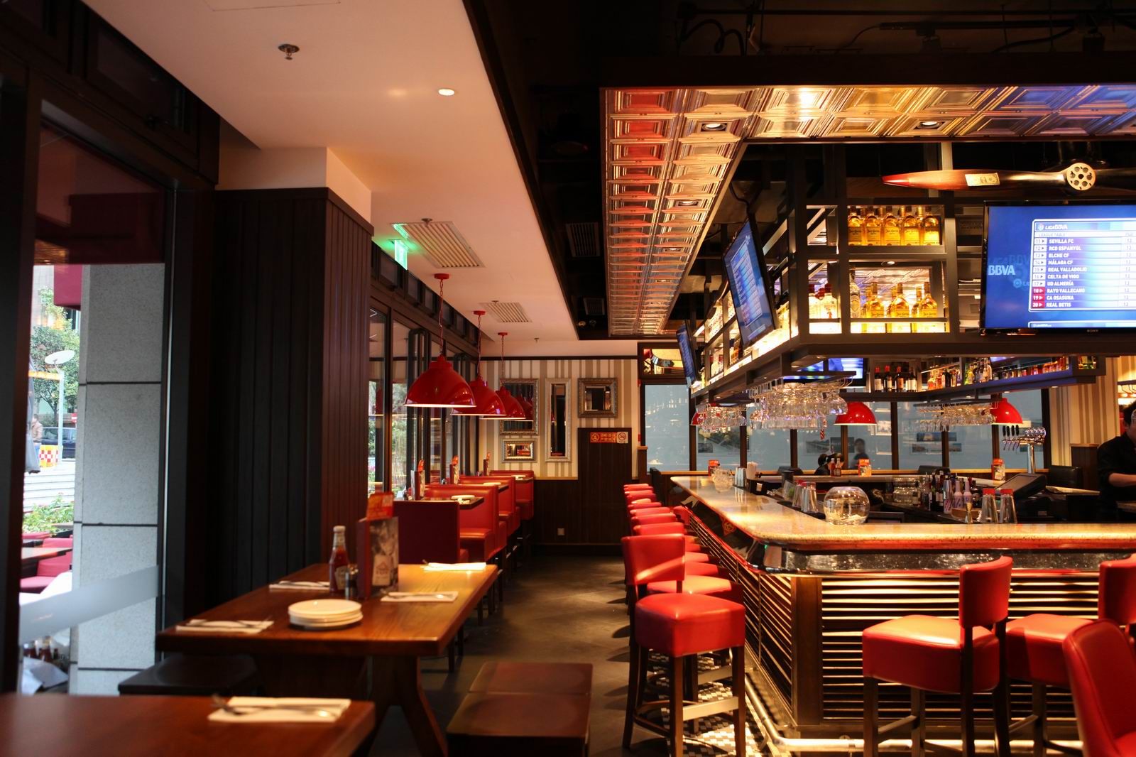 严重受疫情影响的行业该何去何从