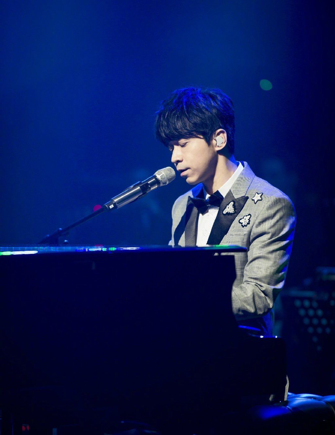 不老男神光良突然变老胡子拉碴油腻发福发际线后移变沧桑大叔