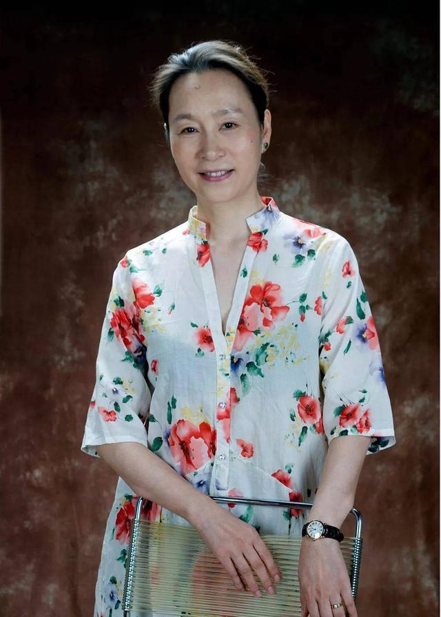 吴茵,电影代表作品:《一江春水向东流》,《大团圆》,《乌鸦与麻雀》等